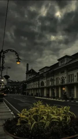 Dan lagi bandung#sadstory #sadvibes #tenangsaja#fypシ゚viral #pidibaiq #bandung #asiaafrikabandung #filosopikenangan 