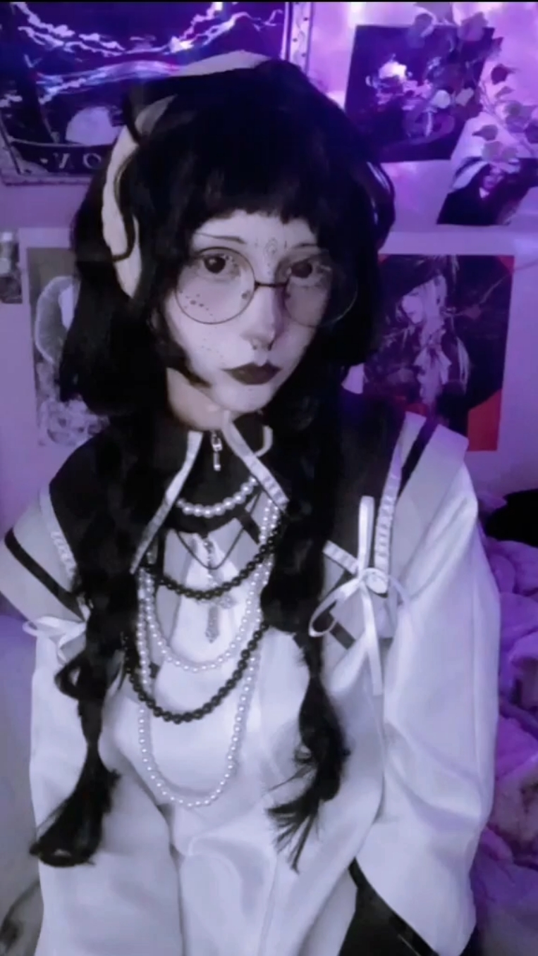 i love you all so much guys!!! and I need to order more canon glasses cuz now j have my 2019 ones😭 #cosplay #cosplayer #homura #homuraakemi #homuraakemicosplay #homuracosplay #madokamagica #madokamagicacosplay #madoka #madokamagicahomura #madokamagicahomuraakemi #madokahomura 