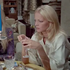 In awe of the interior design in this film... If I weren’t in finance, I’d be doing this.. #virnalisi #frenchcinema #1970s #films #fyp 