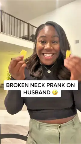 Broken neck prank #funny #funnyprank #jumpscare #prank #funnyvideos #couplecomedy #funnytiktok #familyprank #scaring #jumpy #trending #viral #haha #fyp 
