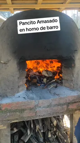 Pancito Amasado en horno de barro #pan #panaderia #Viral #campo #delicias #hornodebarro #costumbresytradiciones #tiktok #lamagiadelsur @alvaroescobarmen5  @danielescobarm @Caritoo🤍 @Rosa Mendoza