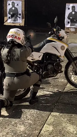 “Pois muitos querem, mas não podem.  Outros podem, mas não querem. Nós podemos e queremos.” Rocam, pra sempre Rocam!  #rocam #policia #brigadamilitar #bmrs #militar #fy #fyp #pfem #pmfeminina 