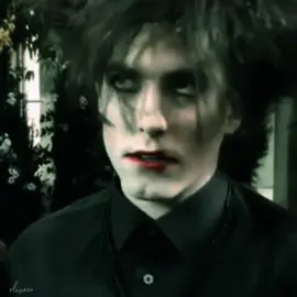 #THECURE☆ :🩸🦇 #thecure #robwrtsmitheedit #robertsmith #thecureband #thecurebandedit #80s #goth #🦇 