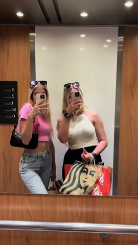 🥂🥂 #fy #foreveryoung #twenties #liveyourlife 