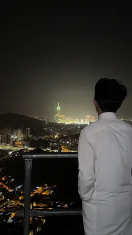 View kota makkah pada malam hari di atas jabal nur masyaAllah#fyp #makkah#jabalnoor #guahira#umroh2024 #pejuangdevisasaudi🇸🇦🇮🇩 