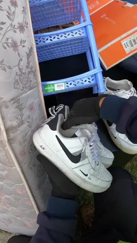 Roadside clothes shopping, ford alloy rim & nikes?! #polyprophet #youtube #free #treasurehunt #hardrubbish #australia #curbside #sidehustle #dumpsterdiving #streetscrapping #scrapping #scavenger #reseller #resell #relaxing #asmr #value