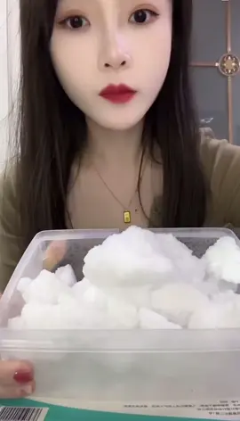 😋😋❄️ . #1heartice #2heartice #icelover #ice #asmr #viral #iceeatingasmr #fyp #iceeatingsound #iceeatingvideos #crunchyice #crunchyiceeating #whiteiceeating #whiteice #freezerfrost #freezerfrosteating #squeakyice #squeakyiceeating 