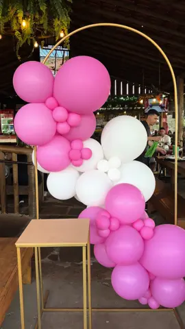 arco romano de hoje no @ranchodoregis 🎈p/ aniversariante @alcionyribeiro… bom demas!! #ballons #baloes #festas #arcoorganico #macacosmg #festasmacacosmg #ranchodoregis #festasbh #baloespersonalizados #decoracaocombaloes 