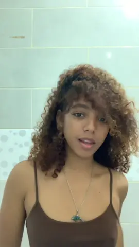 Yo tengo un tic con hacer eso de la lengua lol #fyp 