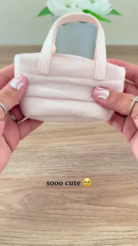 I was DYING for this Rare Beauty order to come in. I wanted the mini tote bag so bad!  #rarebeauty #rarebeautyblush #rarebeautymakeup #rarebeautylipstick #joy #humble #rarebeautyhaul #rarebeautyunboxing @Rare Beauty 