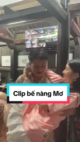 Clip gốc ông bố điên bế Nàng Mơ😜 #nuôicondungcach  #khunghiduong #khusinhthai #dongbangbacbo #khunghiduongganhnoi  #travel #ongbodien #daycondungcach #lambanvoicon #giadinh #bophoverung #nalaboutiqueretreat #nangmo #tolaloc #bocuamo #bocuamoreview 