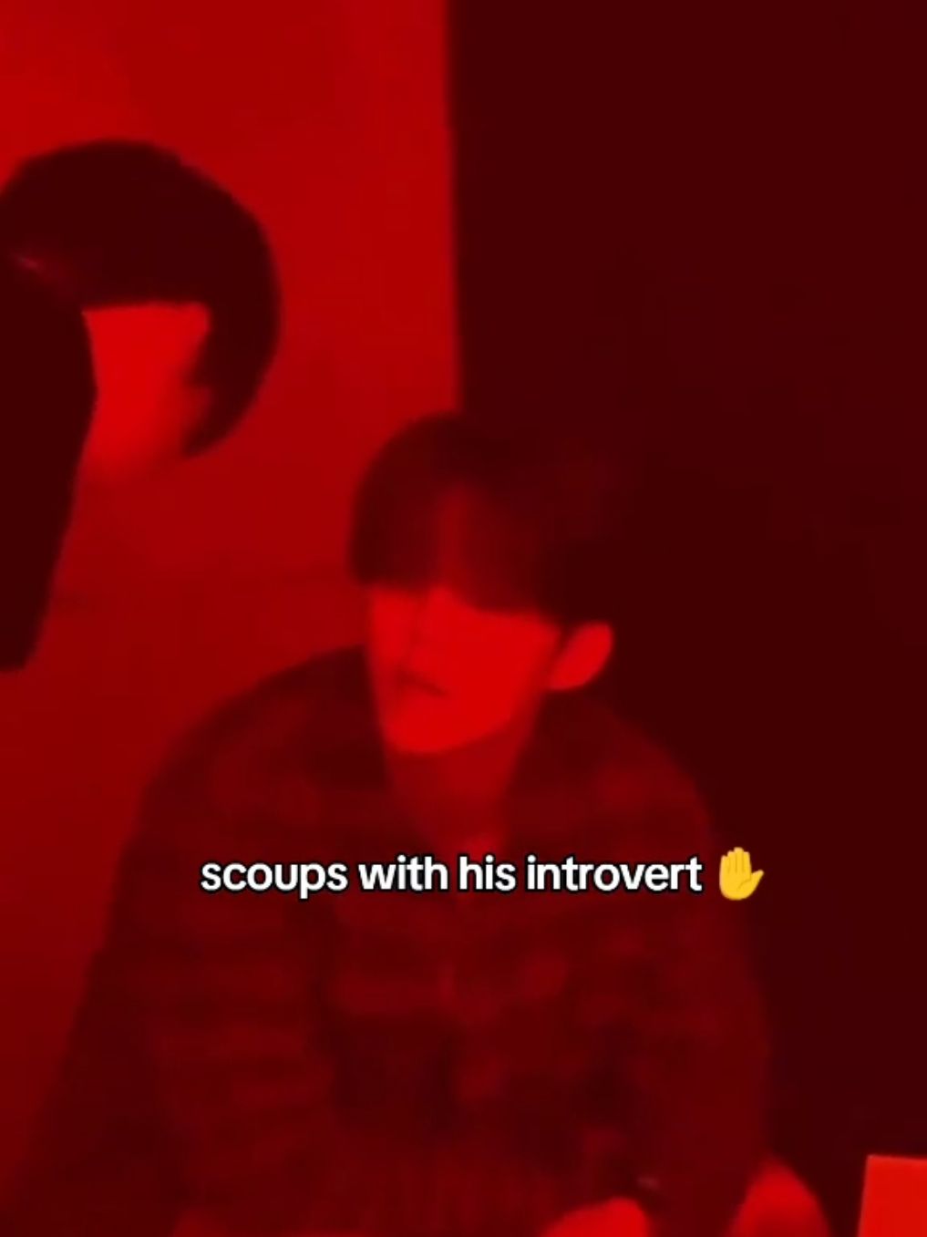 saat sisi introvert alpha leader keluar, uda dipojokan ga ada yang berani dekati juga 🫣 #scoups #seventeen #svt #carat #svtcarat #fyp #kpopfyp #foryou #foryoupage 