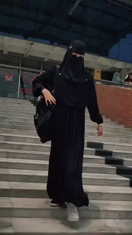 আমি কেমন আমি জানি না তবে বোরকা পরলে মাশাআল্লাহ,,🤗🥰🫣