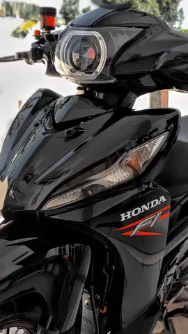 🔥💨🗿👍🏼#Revofit #revomodifikasi #revo #kwbgank🤙 #kwwgank✋ #hondagang #modifikasi #properstyle #komorodstyle #CapCut #scarletracing #rideitgp #irc #revoabsltprjct #revo110 