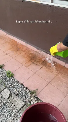 Alhamdulillah, hilang juga kesan karat pada lantai 🤍 #cleanwithme #sabunbadang  #sabunbadangviral #CleanTok #cleaning #cleaningasmr #cuci #cucilantai #kesankarathilang 