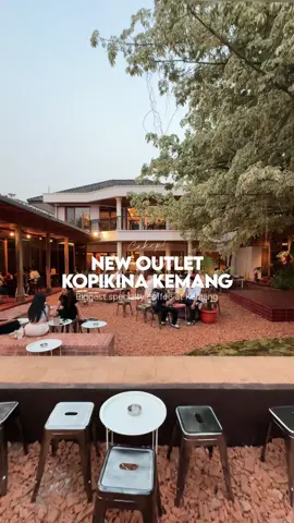 (NEW) Udah pada tau kalo di Jaksel ada tempat baru ini? Buka sampai jam 2 pagi loh🤫👌🍃 #ttpetualangpro #placetogo #placetogojkt #coffeeshopjakarta #kopikinakemang #diarycoffeejkt 