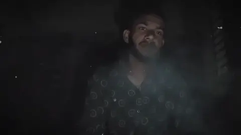 ভালোবাসি সংক্ষিপ্ত এ জীবনে বহুবার প্রেমে পড়েছি,আর ভালোবেসেছি,যে ভালোবাসিনি, যাকে পাওয়ার'ও থাকে না আশা, ওই আর কি একতরফা ভালোবাসা! কি বিস্ময়কর তোমার রূপ, তুমি সূর্যের চেয়েও তীব্র, অন্য কাউকে ভালোবাসো আমার দুর্ভাগ্য,তবে তোমায় আমি  ভালোবাসি তুমি ভালোবাসার যোগ্য! মায়াবতী তুমি ফুল,তোমায় দেখিবার ইচ্ছায় এ মন মস্তিষ্ক হয়ে থাকে ব্যাকুল, আমি তোমাতেই অনুকূল! জানি পুনর্জন্ম হবে না, তবুও এ মন হাজার কোটি বার জন্মাতে চায়, তোমার ভালবাসা পাওয়ার আশায়, যদিও তুমি আবদ্ধ অন্যের ভালবাসায়, তাতে কি বা আসে যায়!  তোমাকে না পাওয়ার আক্ষেপে ভালবাসতে ভুলিনি,প্রতি নিশ্বাসেই ভালোবাসি তোমায়, মায়াবতী তুমি বোঝনি ভালবাসনি আমায়! জীবনের অপূর্ণতাতে ভালবাসাটা সবচেয়ে গভীর,তোমাকে না পাওয়ার আক্ষেপ'টা আমার সারা জীবনের,তবে তোমাকে পাওয়া'র আশা টা যদি ছেড়ে'ই দেই, তাহলে তোমাকে ভালো'বাসলাম আর কই?  তোমাকে আমি ভালো'বেসেছিলাম,ভালো'বাসি,আর মৃত্যু ব্যতীত  ভালো'বাসবো! #ashik_deoyana #নক্ষত্র 