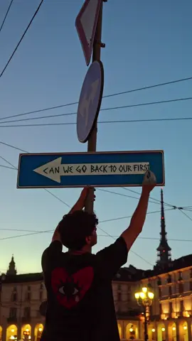 can we go back to our first kiss? #streetart 