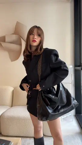 the only ludicrously capacious bag i’m adding to my collection. @Louis Vuitton 🖤 #LouisVuitton 