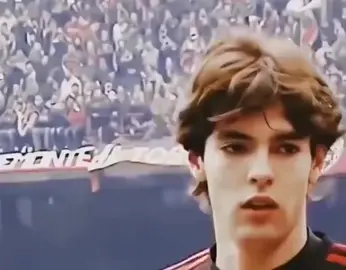 Kaka atau Beckham adik-adik? #duniabola #football #legend #prime #acmilan #handsomeguy #youngkaka #ricardokaká #kaka 