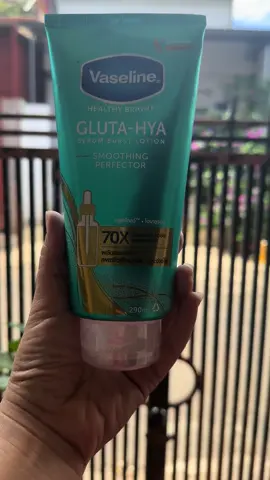 300m_Sữa Dưỡng Thể Vaseline Gluta Hya Smoothing Perfector 70x Acic Hydroxy l