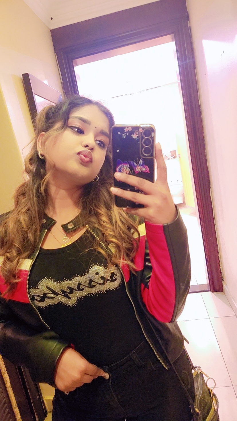 In my 'Dhoom' phase 😫🤭♥️ #kiarahanna_r #missdurbanite2022 #MiniMadhuri #dancerlife #influencer #fyp #trend #dancer #bollywood #shikdumshikdum #dhoom 
