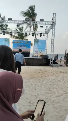 di pasir  #kpop #dance #dancecover #kpopdance #kpopindo #kpopindonesia #dancer #kpopdancecover #eventkpop #fypkpop #kpopfyp #randomdance #randomplaydance #fyp #foryou #foryourpage #fanboy #seventeen #carat #seventeencarat #caratseventeen 
