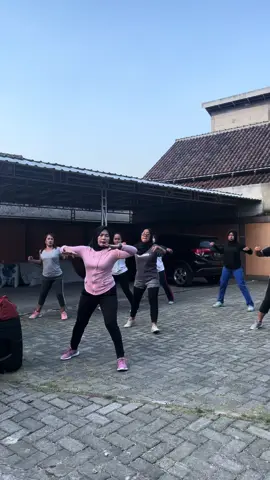 Kegiatan Senam bersama mama