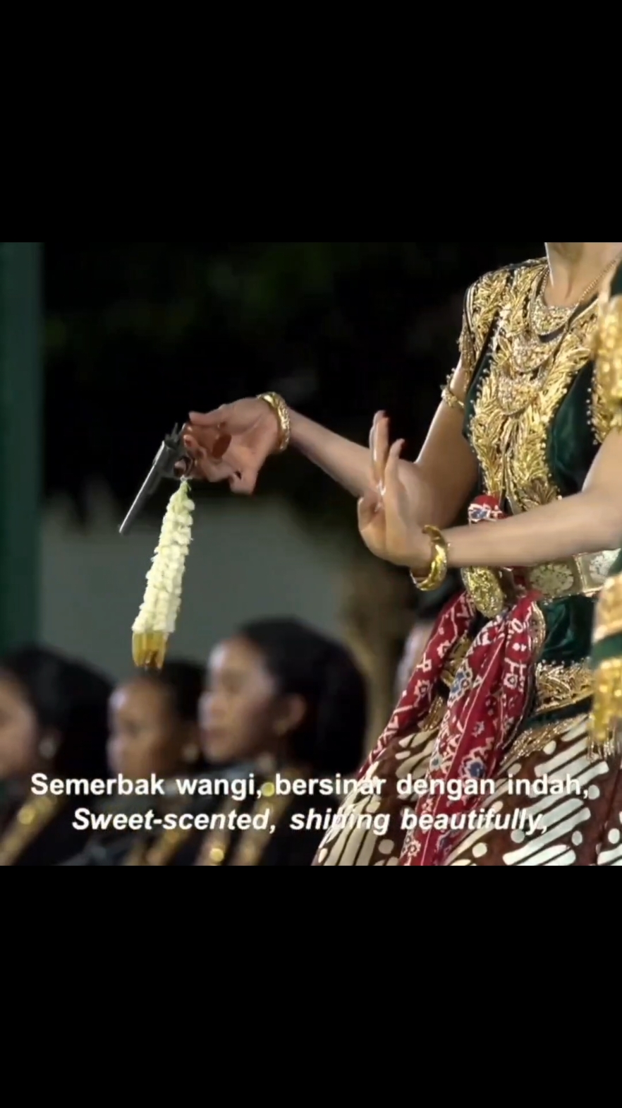 Kestul, alias pistol, adalah salah satu pengaruh Eropa pada tari Jawa. Biasa digunakan sebagai properti tari Srimpi. Video memuat tari Srimpi Dhempel, Srimpi Gambir Sawit, dan Srimpi Pramugari dari Kesultanan Yogyakarta. Selain itu, ada beberapa lagi tari Srimpi yang menggunakan pistol sebagai properti: Srimpi Merak Kesimpir, Srimpi Pandhelori, dan Srimpi Sangupati dari Kasunanan Surakarta. #tarijawa #senijawa #jawapride #jawa #tarisrimpi #serimpi #srimpi #tariserimpi #srimpidance #serimpidance #javanese #aksarajawa #javanesescript #wayangwong #wayangkulit #wayangjawa #wayangkulitjawa #wayang #wayangorang #wayangyogyakarta #wayangsurakarta #kesenianjawa #javaneseculture #java