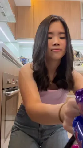 ASMR mukbang?🫣 6PM na, that means work’s done na!! Go treat yourself with this heavenly Choco Mucho Cookies that you deserve! #ChocoMuchoCookieHeavenNa #ChocoMuchoCookies  #asmr #eatwithme #snack #aimeeyap #fyp #tiktokph 