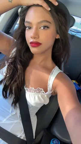 Makeup e outfit hanno deciso di collaborare 💄🍒🍷🫶🏽  #makeup #fitcheck #outfit #Summer #summervibes #summeroutfit #fyp #fy #foryou #perte #neiperte #foryoupage #hair 