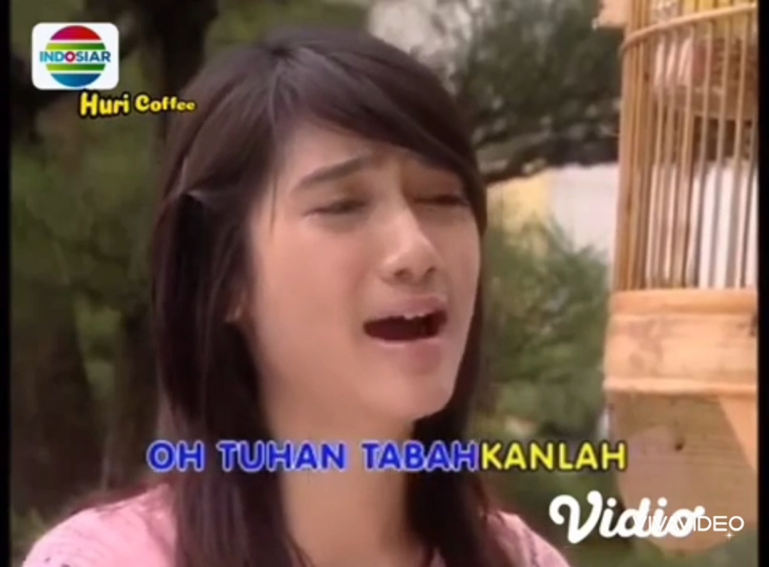 🎥 : Istriku Sayang Istriku Malang  (FTV Gentabuana yang paling Fenomenal) . Song : Demi Cinta (Fenomenal Song) Vocal : Halisa Amalia  Cast :  👑 Queen Revi Mariska : Rani . @Revi273  . . #ReviMariska #DemiCinta  #IstrikuSayangIstrikuMalang #Gentabuana #GentabuanaLovers  #GentabuanaLoversClub  #FY #FYP 