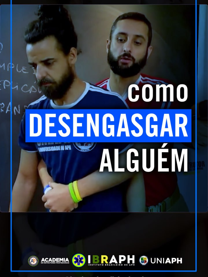 🚑 Suporte Básico de Vida: Manobras para Atender um Engasgo Total 🆘 Saber como agir em casos de engasgo total pode salvar vidas! Existem três manobras essenciais no Suporte Básico de Vida (SBV) para lidar com essa emergência: golpes dorsais, compressões abdominais e compressões torácicas. Vamos entender como e quando utilizá-las! 👇 🔍 Manobras Essenciais: 1. Golpes Dorsais: - Como Fazer: Dê 5 golpes firmes entre as escápulas (omoplatas) da pessoa, usando a base da sua mão. - Objetivo: Desobstruir as vias aéreas superiores. 2. Compressões Abdominais (Manobra de Heimlich): - Como Fazer: Posicione-se atrás da pessoa, coloque suas mãos acima do umbigo e faça 5 compressões rápidas e para cima. - Objetivo: Criar uma pressão súbita no abdômen para expulsar o objeto que está obstruindo as vias aéreas. 3. Compressões Torácicas: - Como Fazer: Coloque suas mãos no centro do peito da pessoa e faça 5 compressões rápidas e firmes. - Objetivo: Utilizar a pressão no tórax para desobstruir as vias aéreas. 🔗 Combinação de Técnicas: Sempre que possível, combine 2 dessas 3 técnicas para aumentar a eficácia: - Inicie com 5 golpes dorsais e, se necessário, alterne com 5 compressões abdominais. ⚠️ Atenção a Casos Especiais: - Gestantes e Lactentes: Compressões abdominais são proibidas! Opte por compressões torácicas. - Pessoas Obesas: Compressões abdominais podem não ser eficazes. Prefira compressões torácicas. 💡 Lembre-se: A rapidez e a correta aplicação dessas manobras podem salvar vidas. Esteja preparado e saiba como agir em situações de emergência! 💪 Compartilhe esse post que salva vidas e para mais conteúdos como esse siga o nosso perfil: @institutobrasileirodeaph #SuporteBásicoDeVida #SBV #Engasgo #PrimeirosSocorros #Emergência #Saúde #Socorrista #VidaSalva #foryoryoupage #viral #foyafoyar #foya