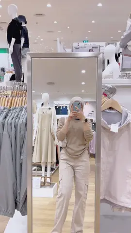Rekomendasi celana cargo premium 80ribuan secantik ini 😘😍 #outfitinspiration #outfitoftheday #cargopantsoutfit #fypシ゚viral #hijabstyle #waktuindonesiabelanja 