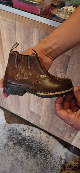 Botina Infantil Com luz 21 ao 34