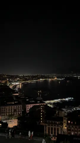 Ch’ si… #napoli #napolidinotte #ultimiromantici #golfodinapoli  #perte 