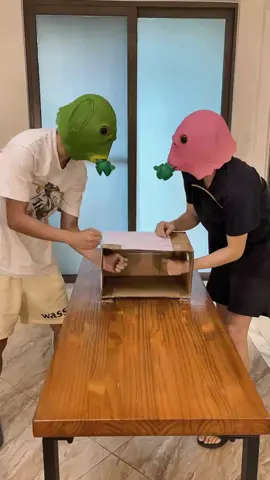 Invite your friends to watch the black box challenge and the eyesight challenge #fungame #funnytiktok #funnyvideos #foryou #guanbue68 