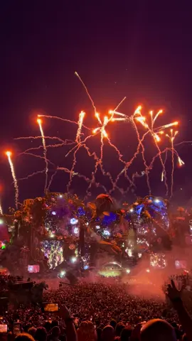 Fireworks at Tomorrowland. It's magical. @Tomorrowland #tomorrowland #tomorrowland2024 #festival #belgium #fireworks #dj #electronicmusic #edm #memestiktok #memecut #weekend1 #WeekendVibes #foryourpage #music #swedishhousemafia #arminvanbuuren #livetoday #lovetomorrow #uniteforever #mindset #dance #fun #seeyounextyear #letsdance #pourtoii #amazing #magic 