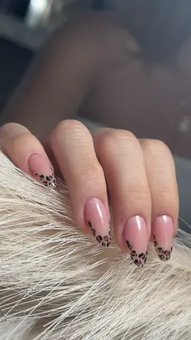 Las mas pedidas por mis clientas  punta Almond 💅🏻 muy comodas de llevarlas 🥰  #uñas💅 #almondnails #acrilicnails #animalprint💅 #uñasacrilicas #yantzaza #puntaalmod💕 