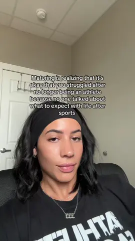 I used to be so hard on myself but I realized that it is okay to struggle, it happens. But you can’t stay there, you have to be able to pick yourself up 🩵 #formerathlete #LifeAfterSports #EmbraceChange #MentalHealth 