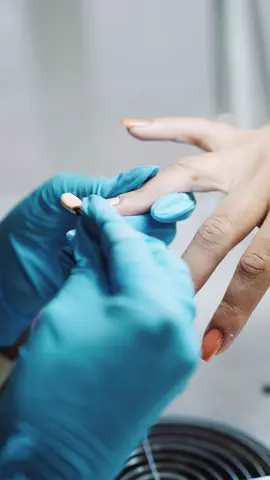 Gönnen Sie sich eine wunderschöne und stilvolle Maniküre in leuchtendem Orange. 🌸💅 Kontaktieren Sie uns noch heute, um Ihren persönlichen Termin zu vereinbaren: 💻 little-rose-beauty.de 📍 Pfuhlgasse 20, 56068 Koblenz 📞 0261 97331621 Entdecken Sie die Welt der Schönheit und gönnen Sie sich das Luxuserlebnis, das Sie verdienen. Wir freuen uns darauf, Sie bald bei Little Rose Beauty Lounge begrüßen zu dürfen! 💖🌹 #beauty #beautysalon #beautycare #manicure #nails #SelfCare #koblenz #planity #Luxus #LittleRoseBeautyLounge #orangemanicure #wellness #luxuryexperience