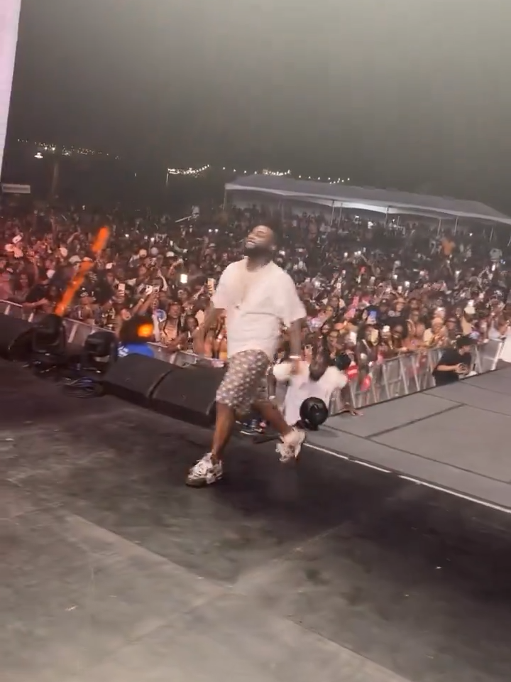 Davido left the fans wanting more during his shutdown experience at the @blastmusicfest Seattle, WA... #davido #afrobeats #naijamusic #nigeriansindiaspora #naijatiktok #celeb9jah