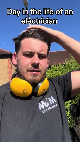 Day in the life of an electrician #sparky #electrician #fyp #fy #electriciansoftiktok #electricianlife #viral #dayinmylife #dayinthelife #Vlog 