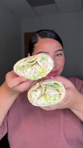 first time making a chicken caesar wrap!💚 it’s a 10/10 for me🥰 @Trü Frü #trufrupartner #caesarsalad #chickencaesarwrap #chickenwrap #mukbang #asmr #food #FoodTok #foodideas 
