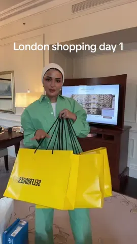 اشيا اشتريتها من  لندن قولولي شو الحلو الي اخليه وشو اشياء لازم تشتروها او محلات لازم تمروها في لندن ؟  #london #shopping #haul #selfridges #fashiontom 
