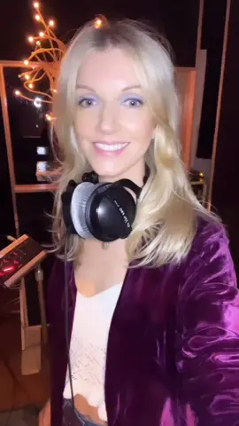 Recording vocals for my NEW ALBUM, Trying To Get The Feeling Again, out 4th October!! 🙋🏼‍♀️🎙️Welcome to my vocal booth! 🎶  Preorder my album now via link in my profile!  #tryingtogetthefeelingagain #studio #vocals #BVs #leadvocals #singer #contralto #1970s #nostalgia #summersessions #vocalsession #neumann #u87 #classics #londonstudio 