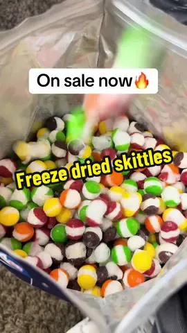 freeze dried skittles are so good and crunchy fyp ##tiktokshopfinds##foryoupage##fypp##tiktokmademebuyit##dealsfordays##new_trending##omg##tiktok##foryou