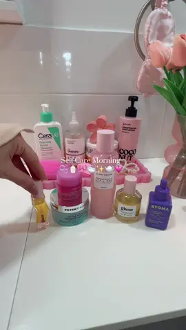 My morning routine just got better with my new ice roller 💗🧊❄️  #selfcareroutine #morningroutine #pinkaesthetic #girlythings #SelfCare #homebody #girlyaesthetic 