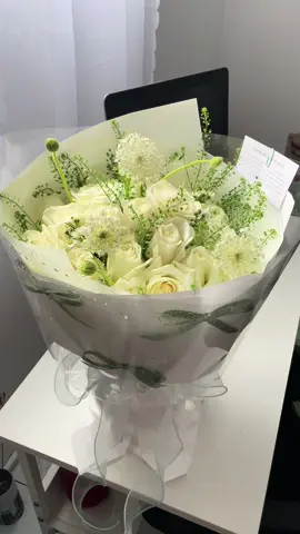 Con bé nó trắng mà được cái nó đẹp #tiemhoacuasoul #trending #xuhuong #flowers #shophoaquan7 #bohoa #hoahongtrang 