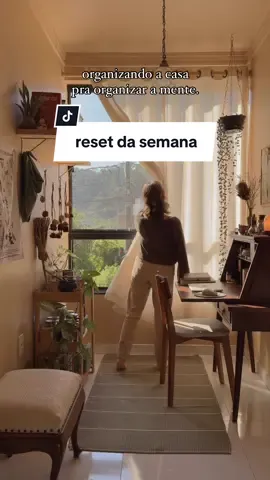 —— reset pra começar a semana com a casa (e a cabeça) em ordem  . . . . . #resetsemanal #weeklyreset #rotinamatinal #morningroutine #aestheticroutine #autocuidado #SelfCare #slowliving #vidaleve #rotinainspiradora #asmr #routinevlog #cozydecor #cozyvibes #decoraçãodeinteriores #pinteresthome #decoraçãoaconchegante #homedecor #designdeinteriores #decor #decora #decoraçãoafetiva #bohodecor #cottagecore #cottagestyle #vintagedecor #casadecorada